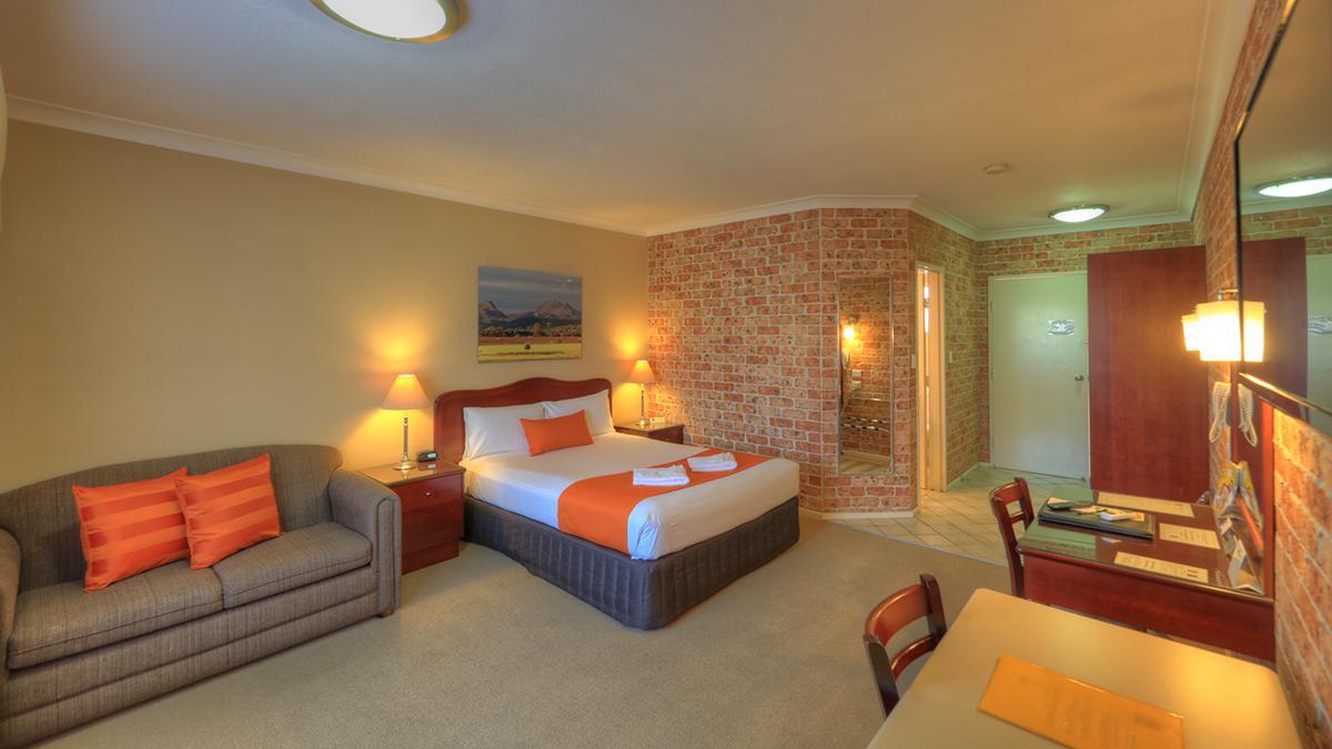 Endeavour Court Motor Inn Даббо Екстер'єр фото