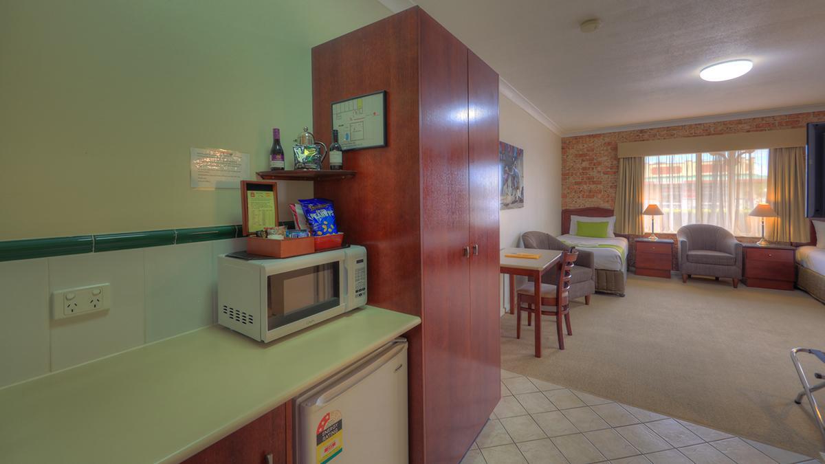 Endeavour Court Motor Inn Даббо Екстер'єр фото