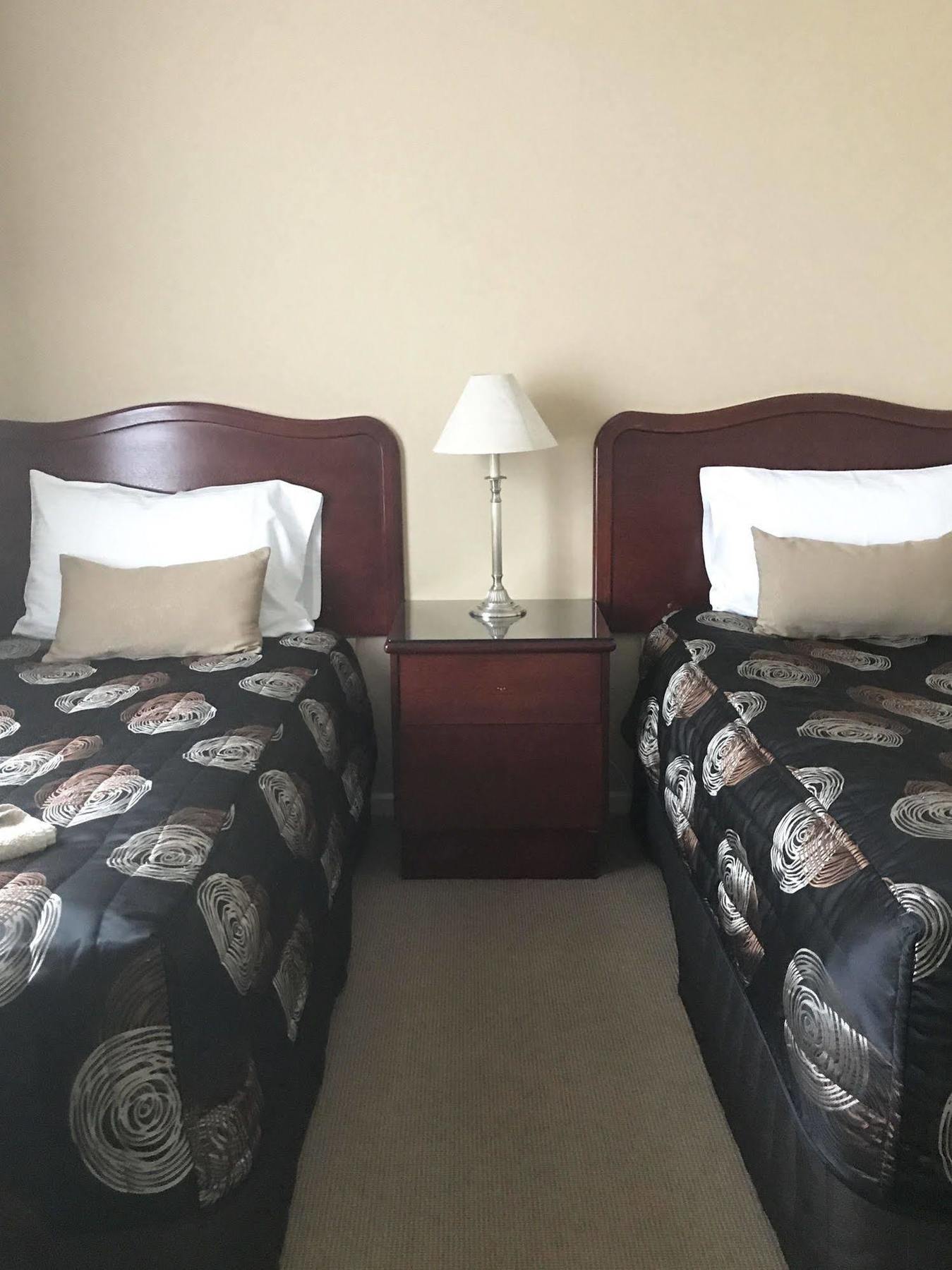 Endeavour Court Motor Inn Даббо Екстер'єр фото